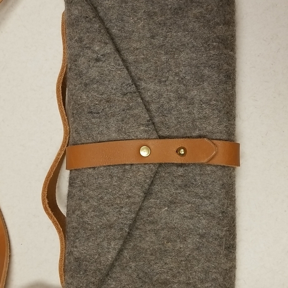 Small Felt purse - Picture 2 of 5